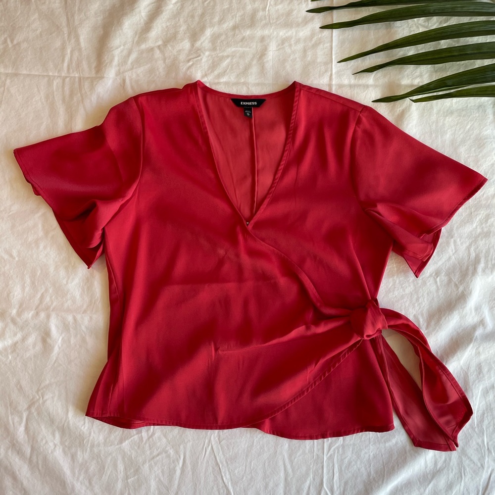 Express Wrap Front Top in Red